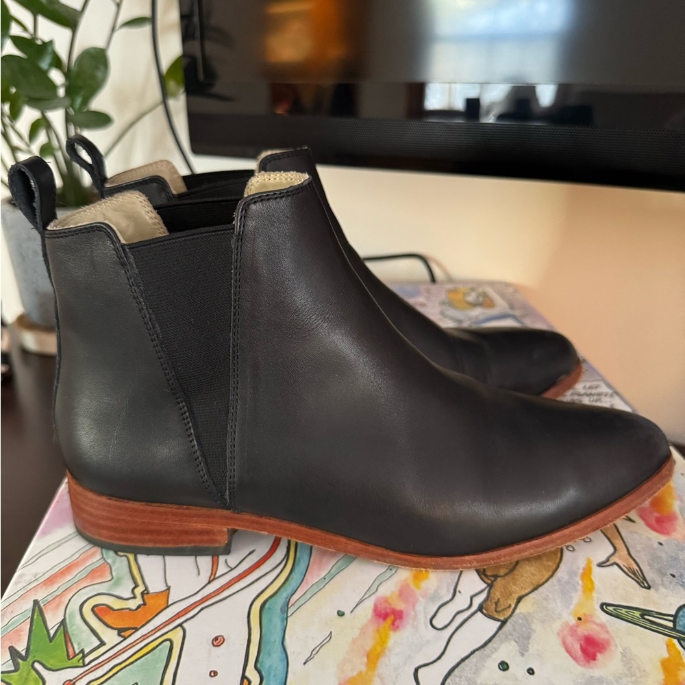 Nisolo Black Leather Chelsea Boots